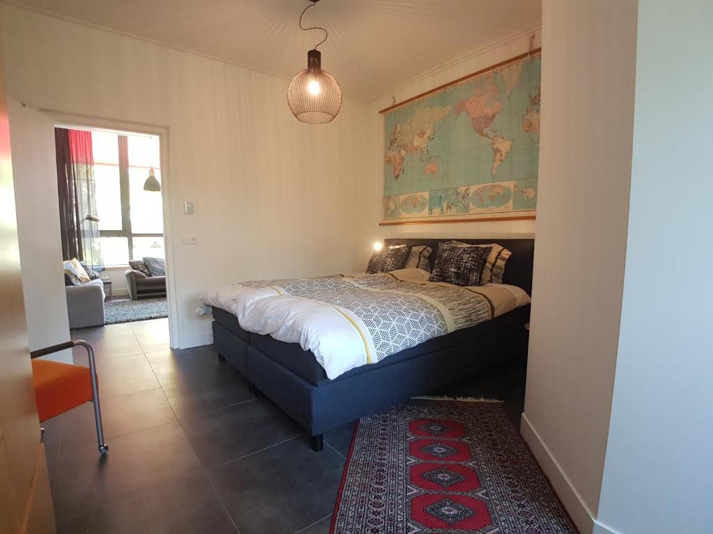 DE SCHOOL Bed by the Sea room 2